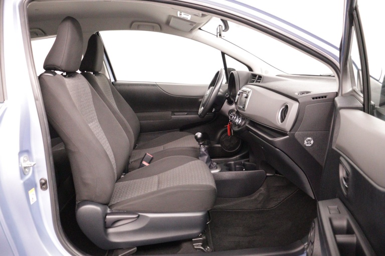 Toyota Yaris - 1.3 VVT-i Aspiration 21