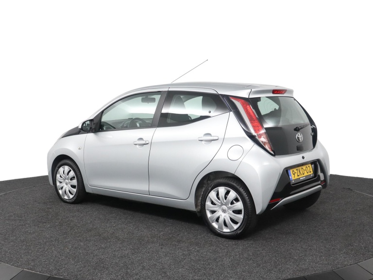 Toyota Aygo - 1.0 VVT-i x-play 12