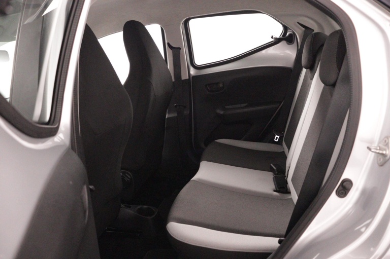 Toyota Aygo - 1.0 VVT-i x-play 18