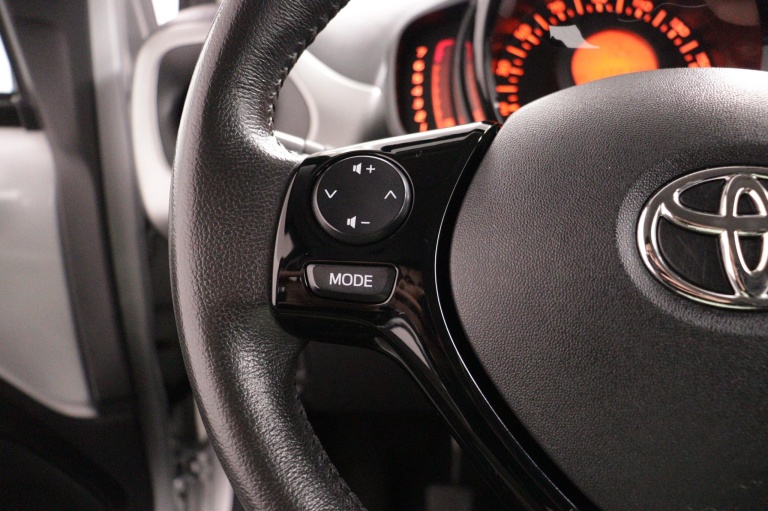 Toyota Aygo - 1.0 VVT-i x-play 19