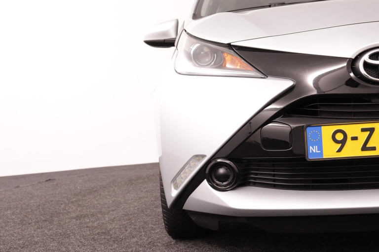 Toyota Aygo - 1.0 VVT-i x-play 34