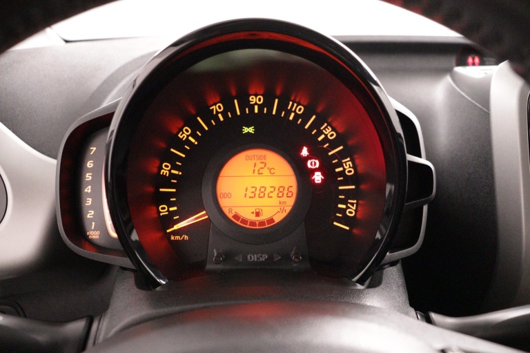 Toyota Aygo - 1.0 VVT-i x-play 6