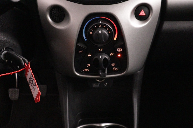 Toyota Aygo - 1.0 VVT-i x-play 7