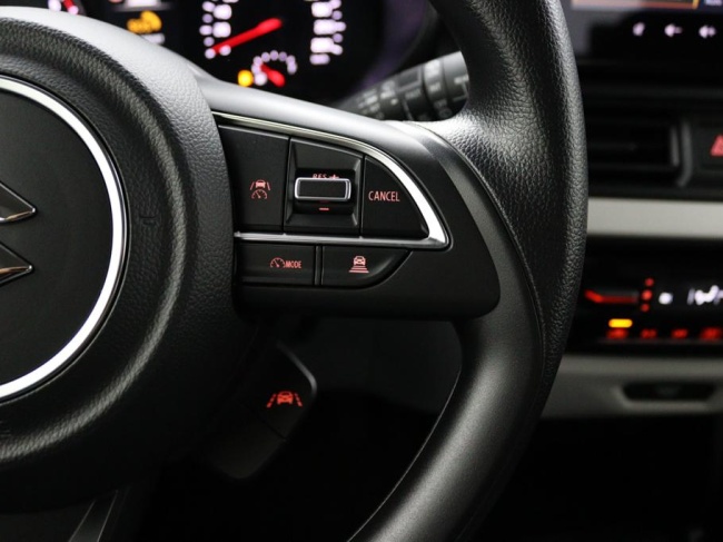 Suzuki Swift - 1.2 Comfort Smart Hybrid