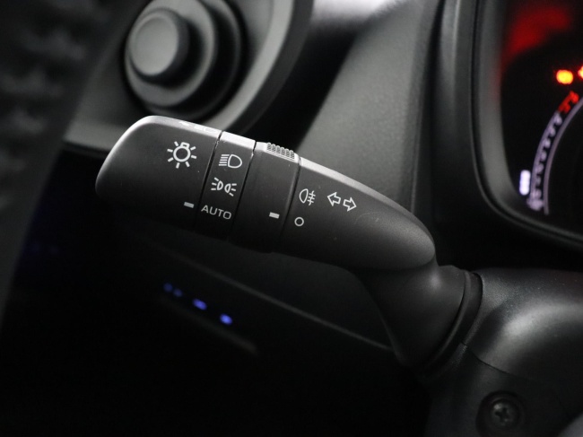 Toyota Aygo X - 1.0 VVT-i MT Play