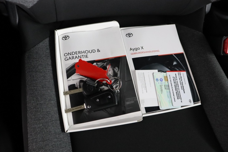 Toyota Aygo X - 1.0 VVT-i S-CVT first 11