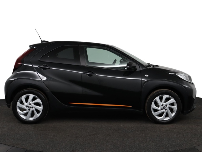 Toyota Aygo X - 1.0 VVT-i S-CVT first 13