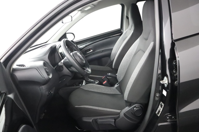 Toyota Aygo X - 1.0 VVT-i S-CVT first 17