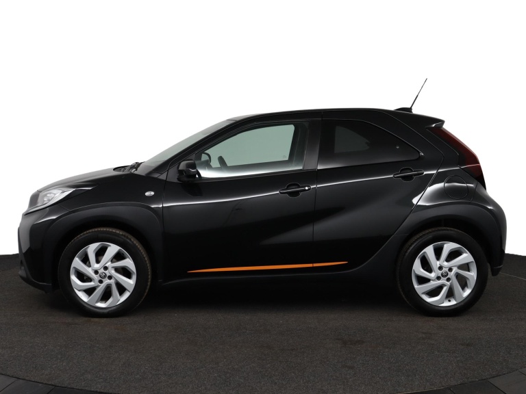 Toyota Aygo X - 1.0 VVT-i S-CVT first 3