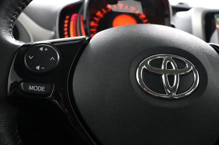 Toyota Aygo - 1.0 VVT-i x-play 19