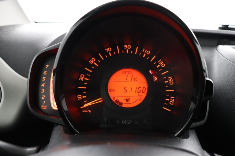 Toyota Aygo - 1.0 VVT-i x-play 6