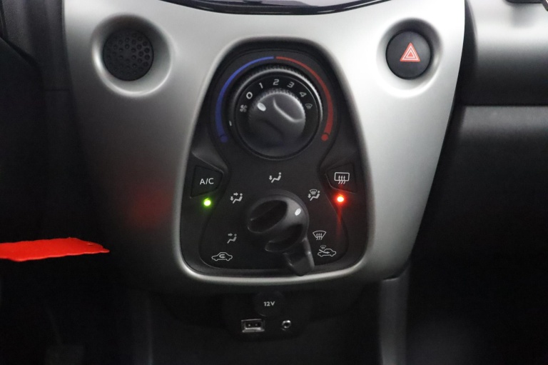 Toyota Aygo - 1.0 VVT-i x-play 7