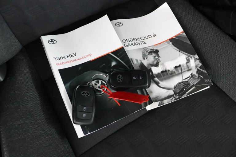 Toyota Yaris - 1.5 Hybrid 115 First Edition 11