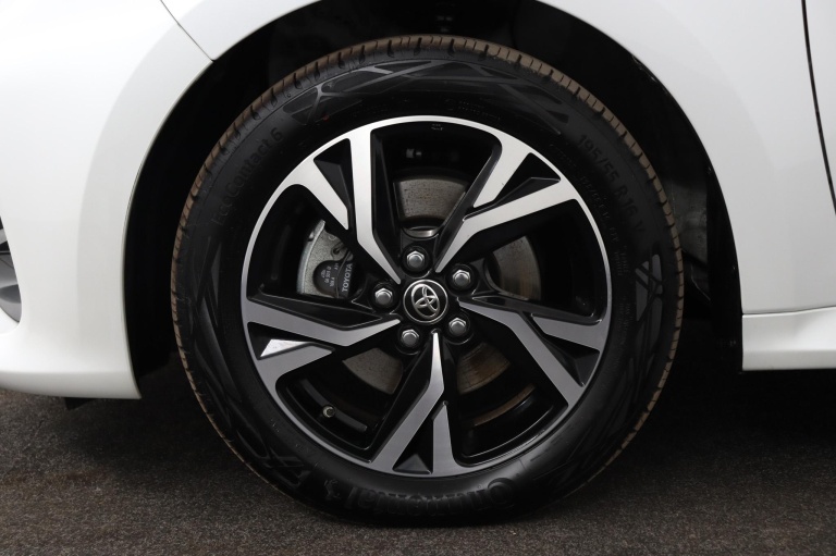 Toyota Yaris - 1.5 Hybrid 115 First Edition 37