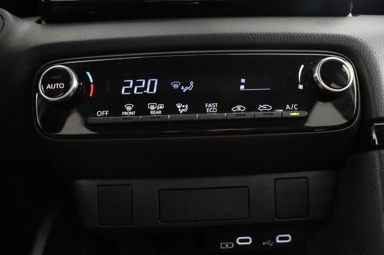 Toyota Yaris - 1.5 Hybrid 115 First Edition 7