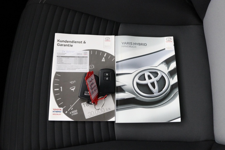 Toyota Yaris - 1.5 Hybrid Design 11