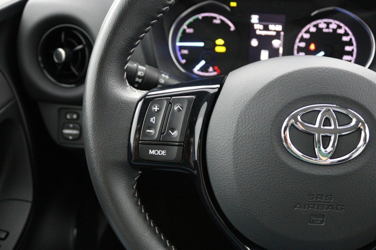 Toyota Yaris - 1.5 Hybrid Design 19