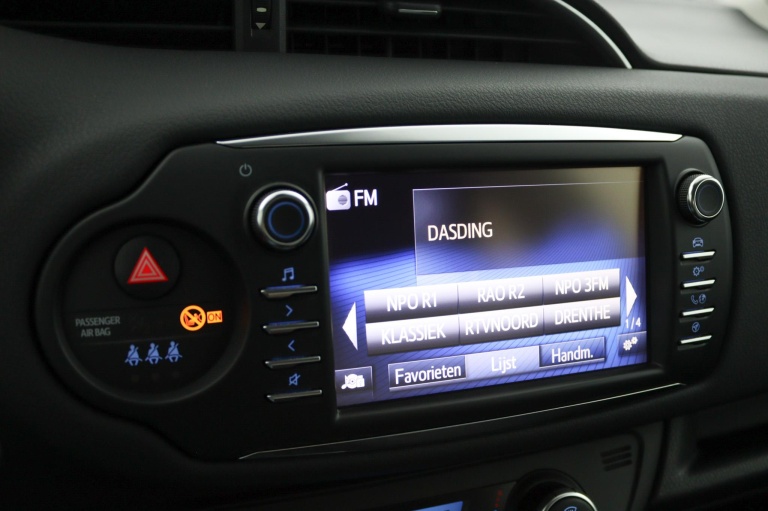 Toyota Yaris - 1.5 Hybrid Design 8