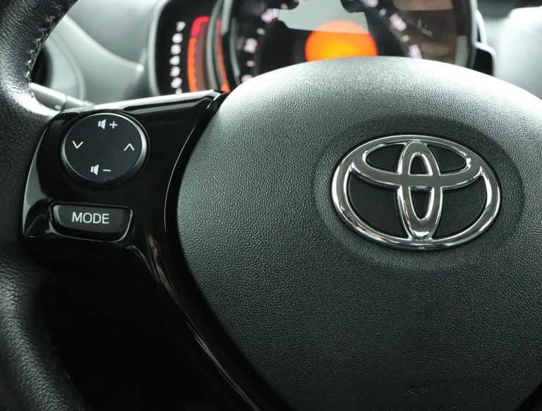 Toyota Aygo - 1.0 VVT-i x-play 19