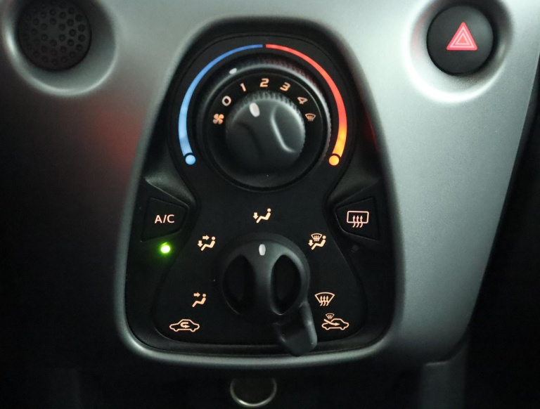 Toyota Aygo - 1.0 VVT-i x-play 7