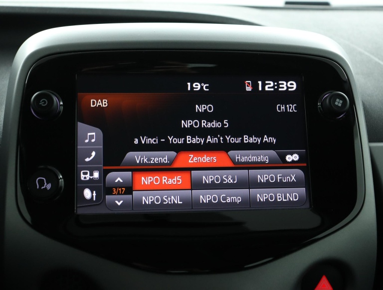 Toyota Aygo - 1.0 VVT-i x-play 8