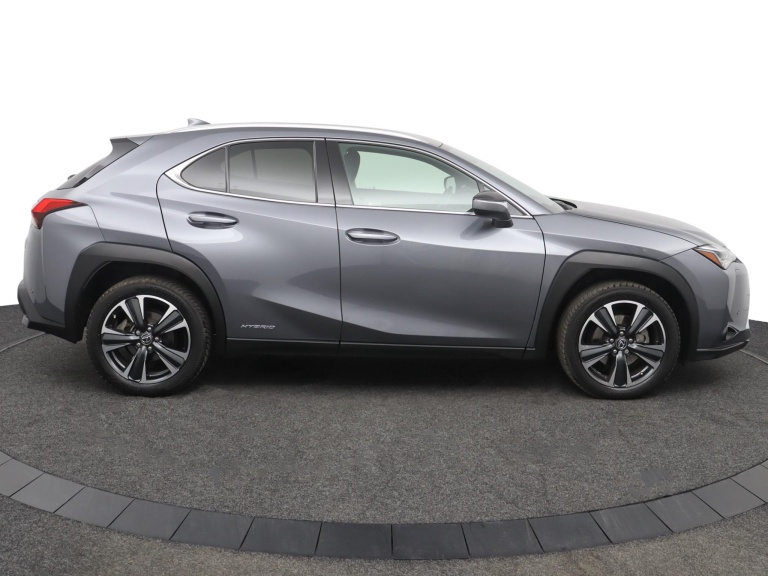 Lexus UX - 250h Preference Line 13