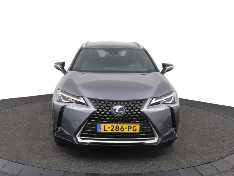 Lexus UX - 250h Preference Line 16