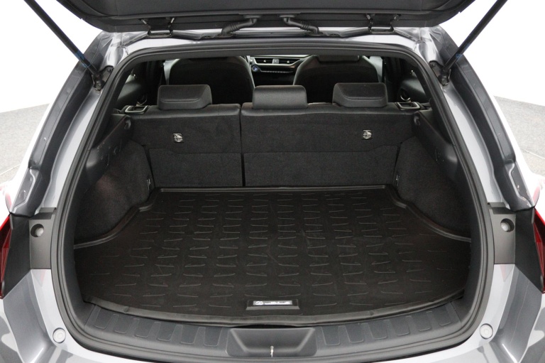 Lexus UX - 250h Preference Line 23