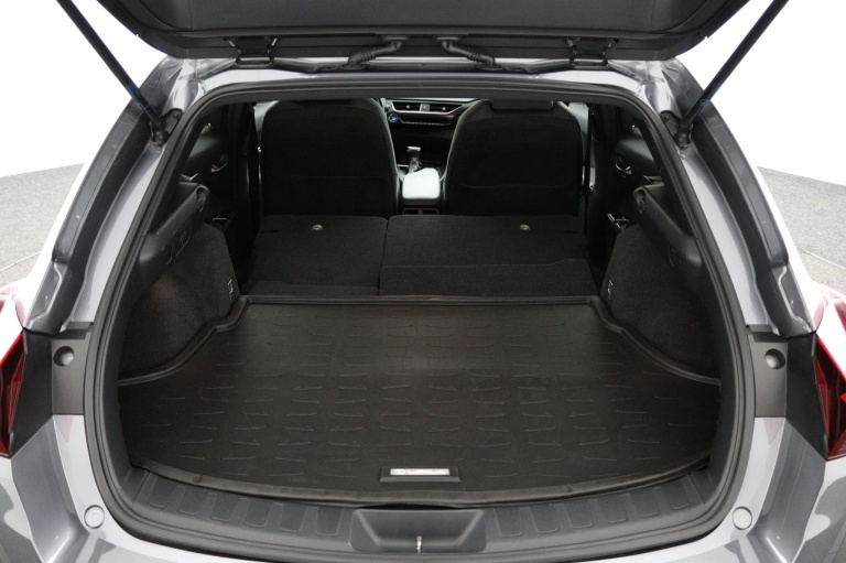 Lexus UX - 250h Preference Line 25