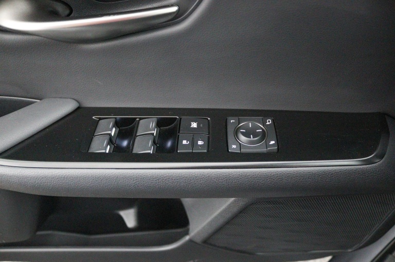 Lexus UX - 250h Preference Line 27