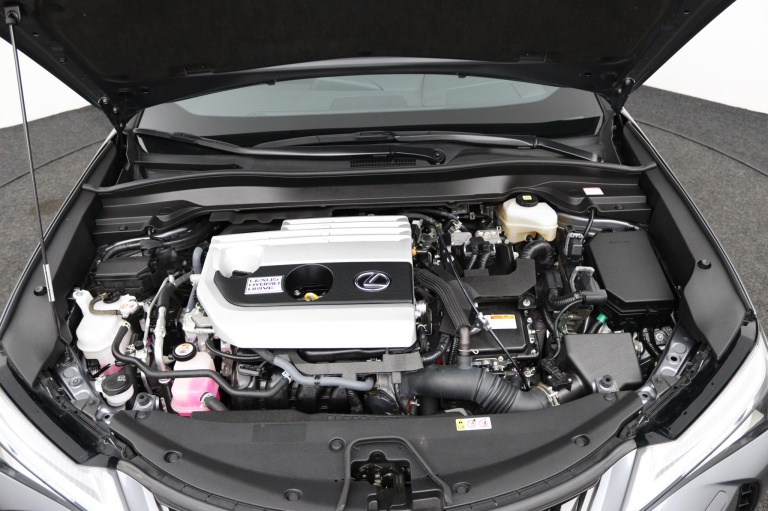 Lexus UX - 250h Preference Line 33