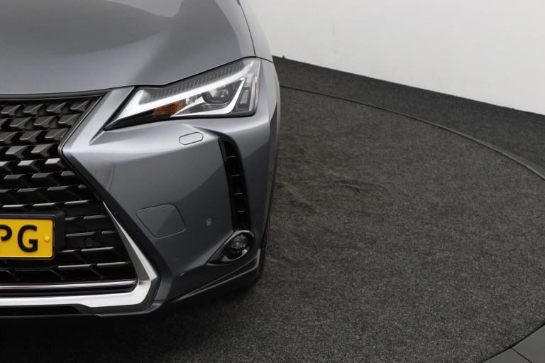 Lexus UX - 250h Preference Line 34