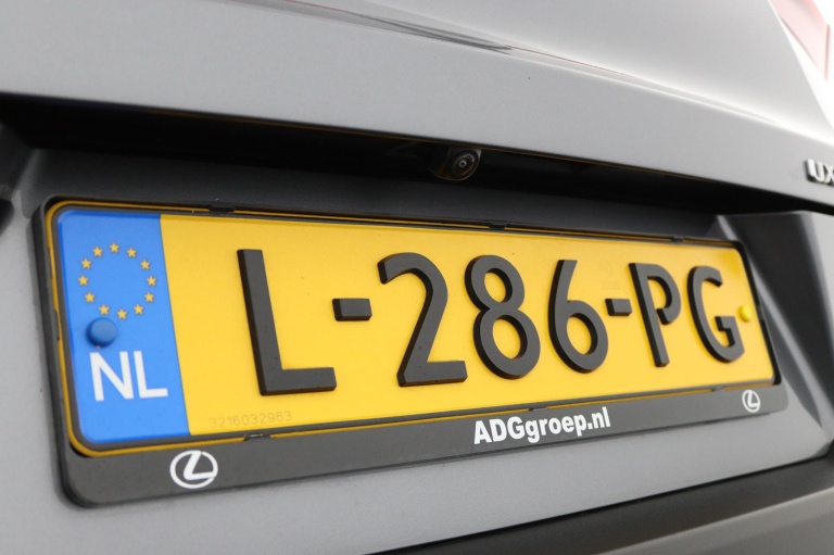 Lexus UX - 250h Preference Line 37