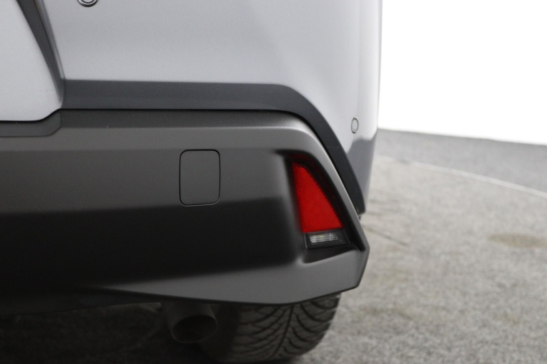 Lexus UX - 250h Preference Line 38