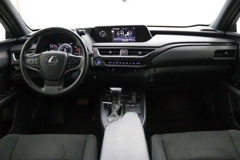 Lexus UX - 250h Preference Line 4