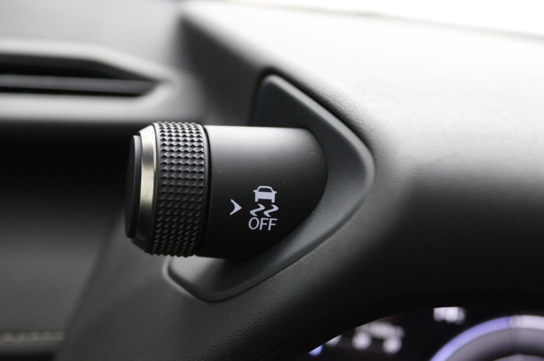 Lexus UX - 250h Preference Line 40