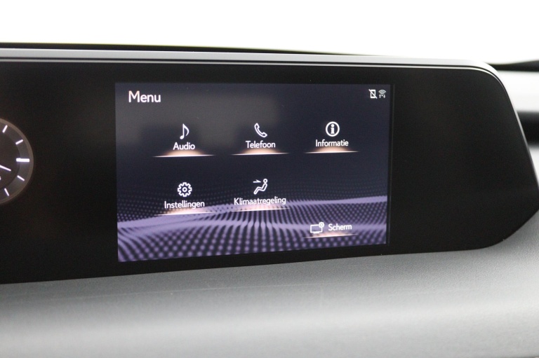 Lexus UX - 250h Preference Line 42