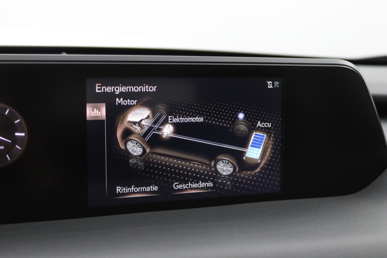 Lexus UX - 250h Preference Line 43