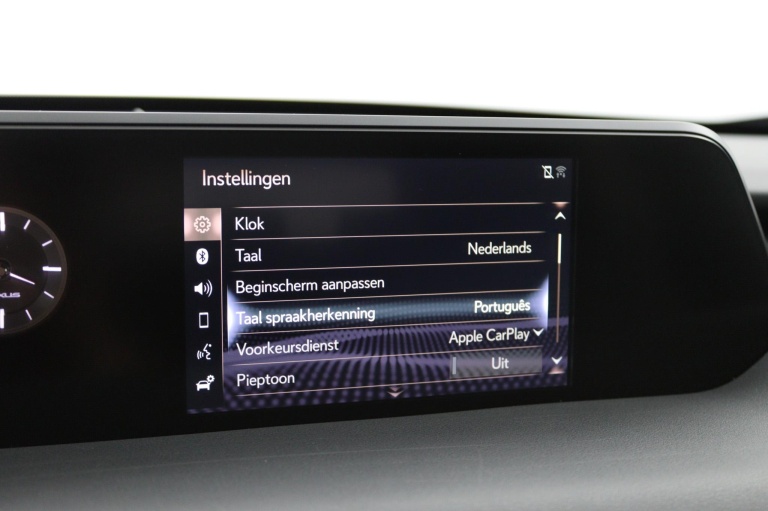 Lexus UX - 250h Preference Line 44