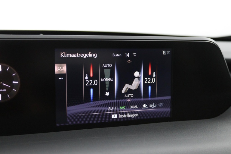 Lexus UX - 250h Preference Line 45