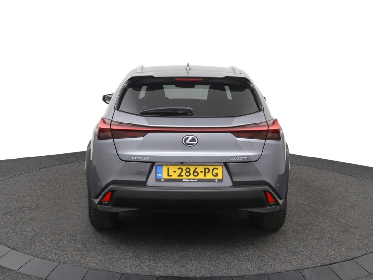 Lexus UX - 250h Preference Line 47