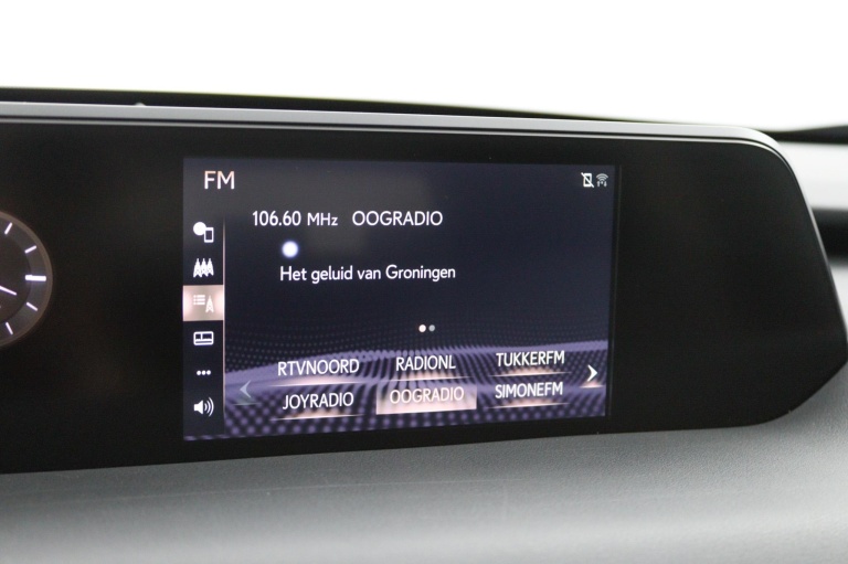 Lexus UX - 250h Preference Line 8