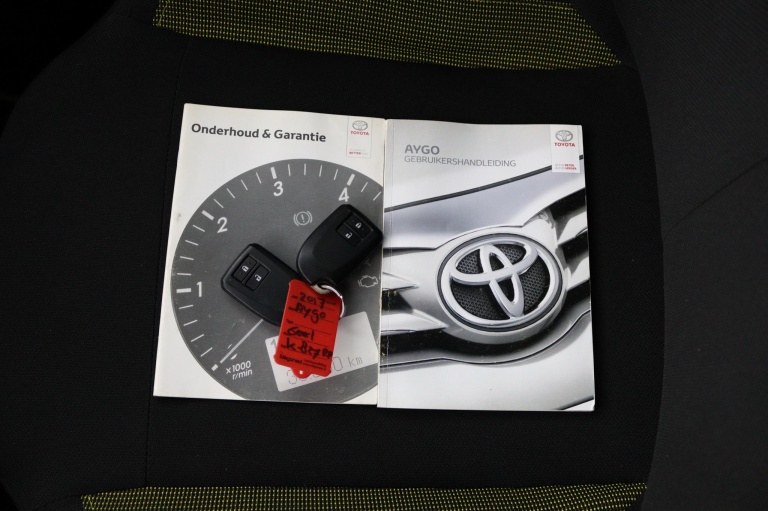 Toyota Aygo - 1.0 VVT-i x 11