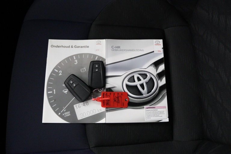 Toyota C-HR - 1.2 Bi-Tone 11