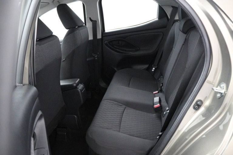 Toyota Yaris - 1.5 Hybrid Dynamic 17