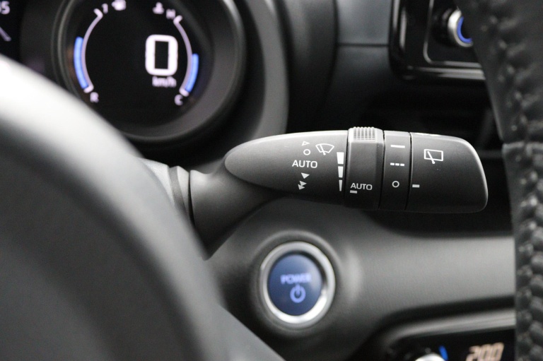 Toyota Yaris - 1.5 Hybrid Dynamic 31