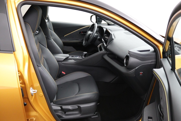 Toyota C-HR - 2.0 Plug-in Hybrid 220 Première Edition 22