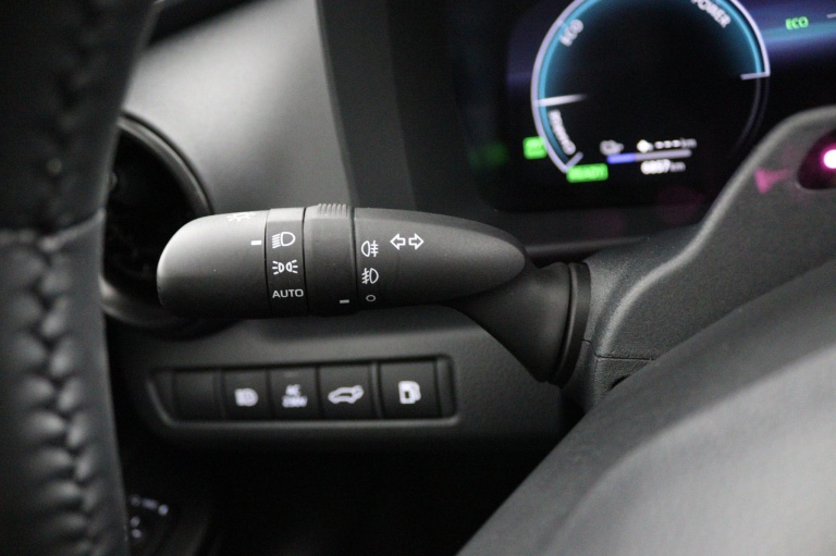 Toyota C-HR - 2.0 Plug-in Hybrid 220 Première Edition 30