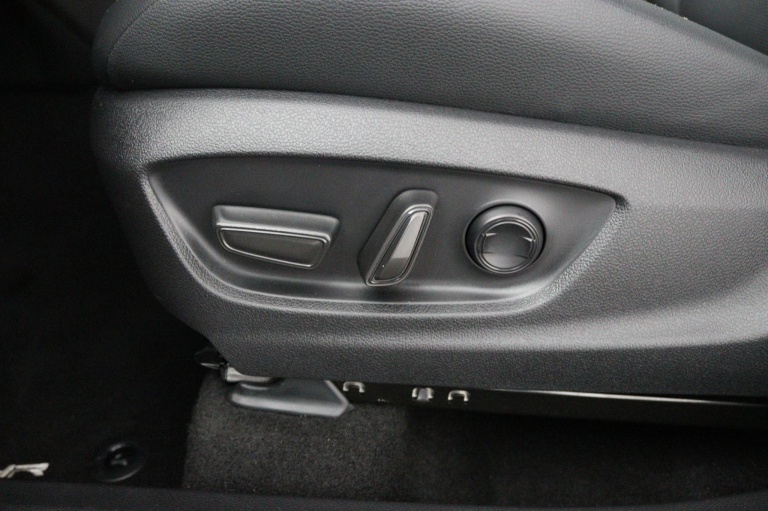 Toyota C-HR - 2.0 Plug-in Hybrid 220 Première Edition 39