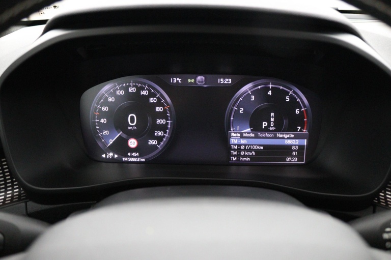 Volvo XC40 - 2.0 B4 R-Design 10